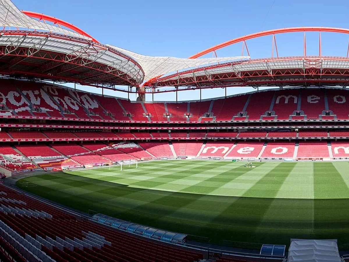 Benfica vann stort borta och jagar Porto